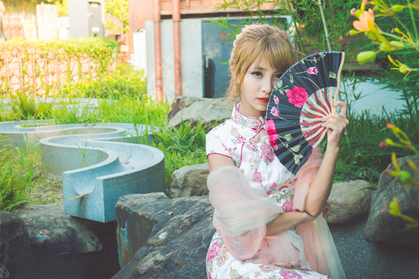 beautiful-girl-chinese-dress