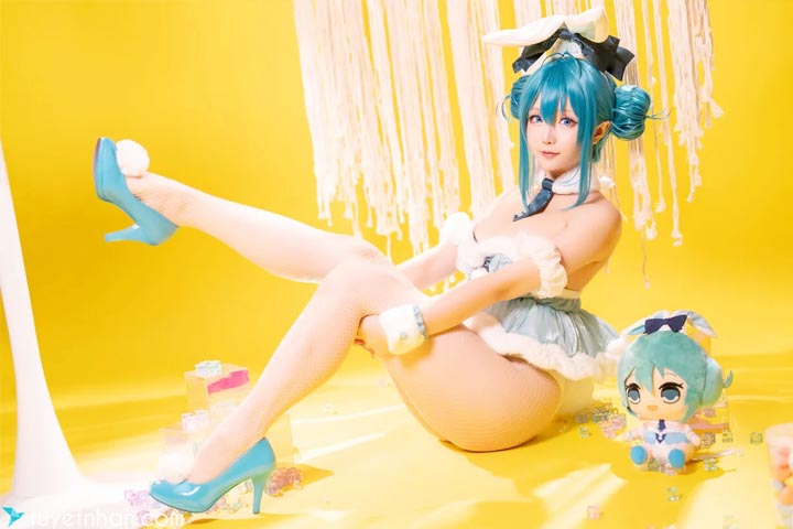 [Cosplayer 星之迟迟 Hoshilily] Plan A – Hatsune Miku BiCute Bunnies (White Bunny Version)