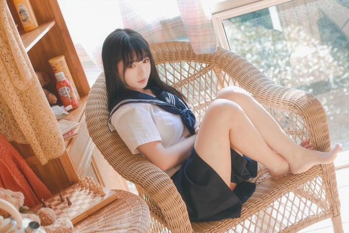 chinese-cute-uniform-shool-girl