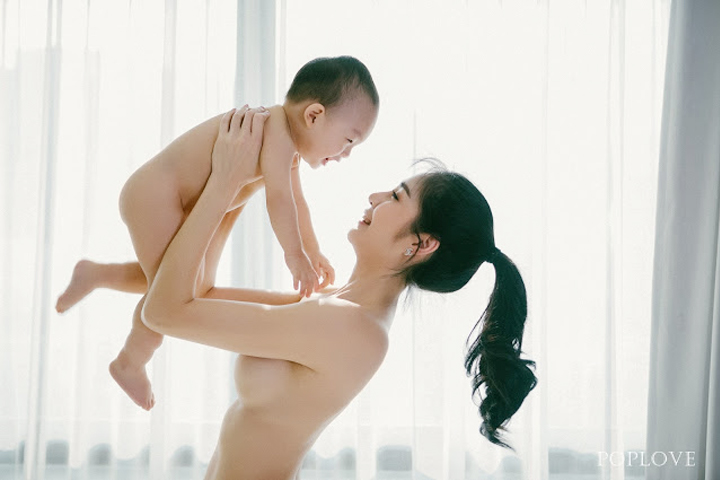 thailand-model-Rattiporn-Muangwong-and-baby