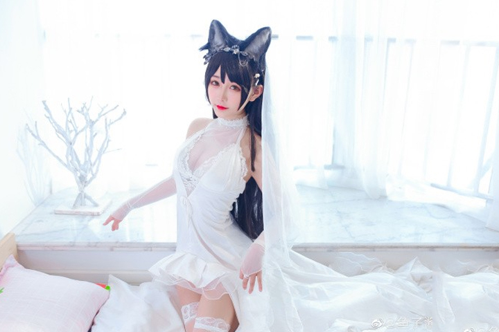 cosplay-azur-lane-atago-white-dress