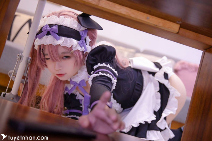 sexy-maid-cosplay-girl