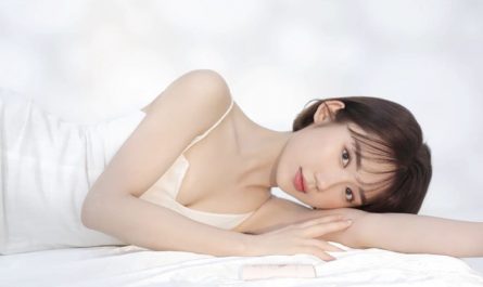 anh-gai-xinh-tuyet-dep-coser-duong-cong-tinh-te-cua-co-giao-mina-young