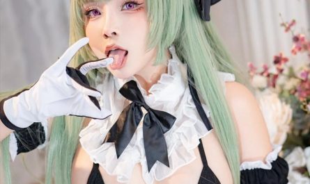 gai-xinh-sexy-cosplayer-soda-nikke-sayo-momo-bikini